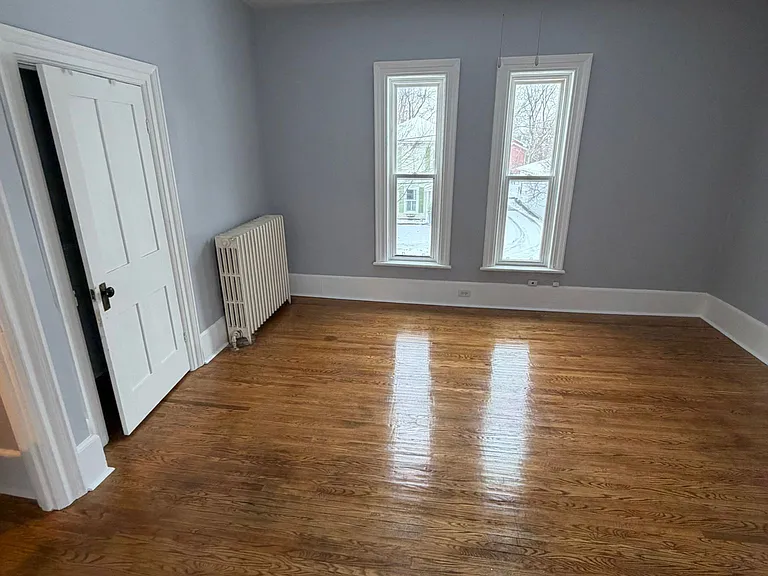 277 William St — Photo 5