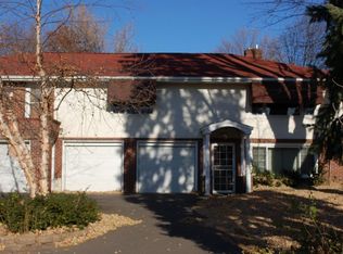 2523 Maple Ln, Roseville, MN 55113