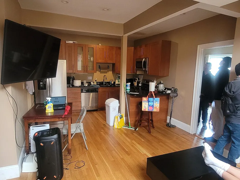 25 Saint Lukes Rd #3B