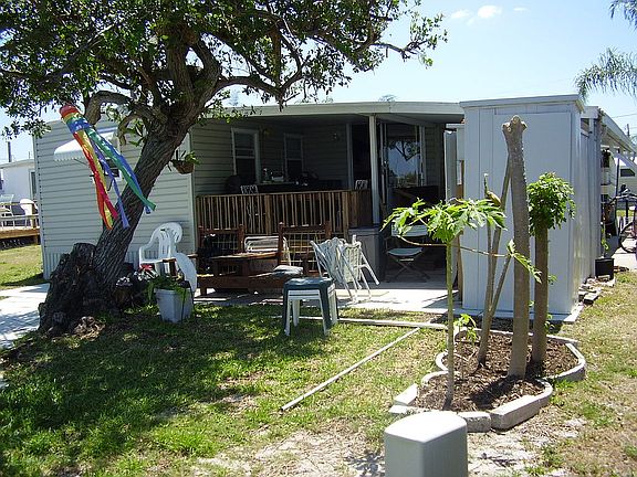 4th image of 8843 44th Ave N #117