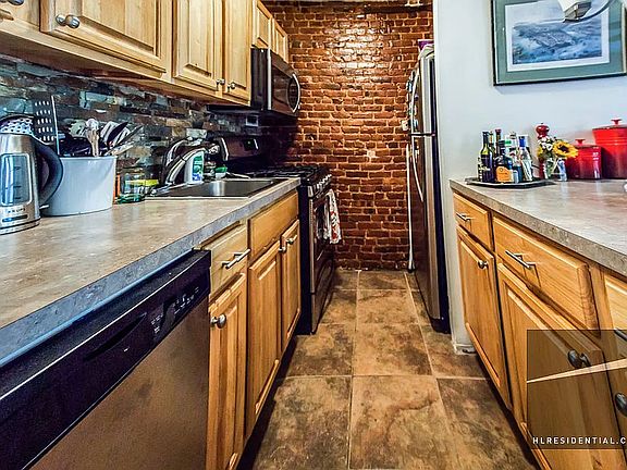2nd image of 54 Saint Johns Pl APT 3