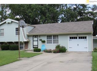 7724 W 96th St, Overland Park, KS 66212