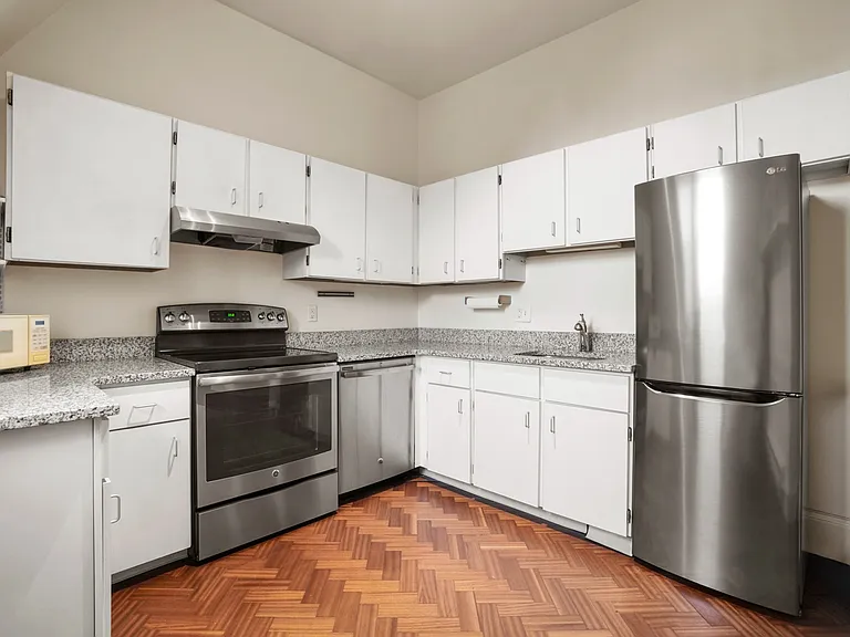 17 Gloucester St #7 — Photo 8