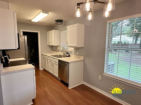 5th image of 4480 Gainer Ave