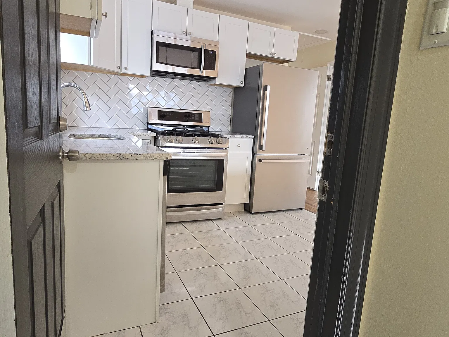 2 bed, 1200 sqft, $2,850 — Photo 4