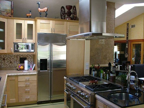 3rd image of 10218 Stonehurst Dr