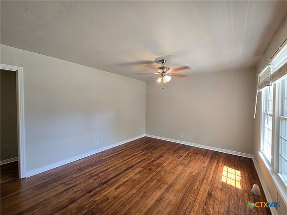 3rd image of 1005 Conder St