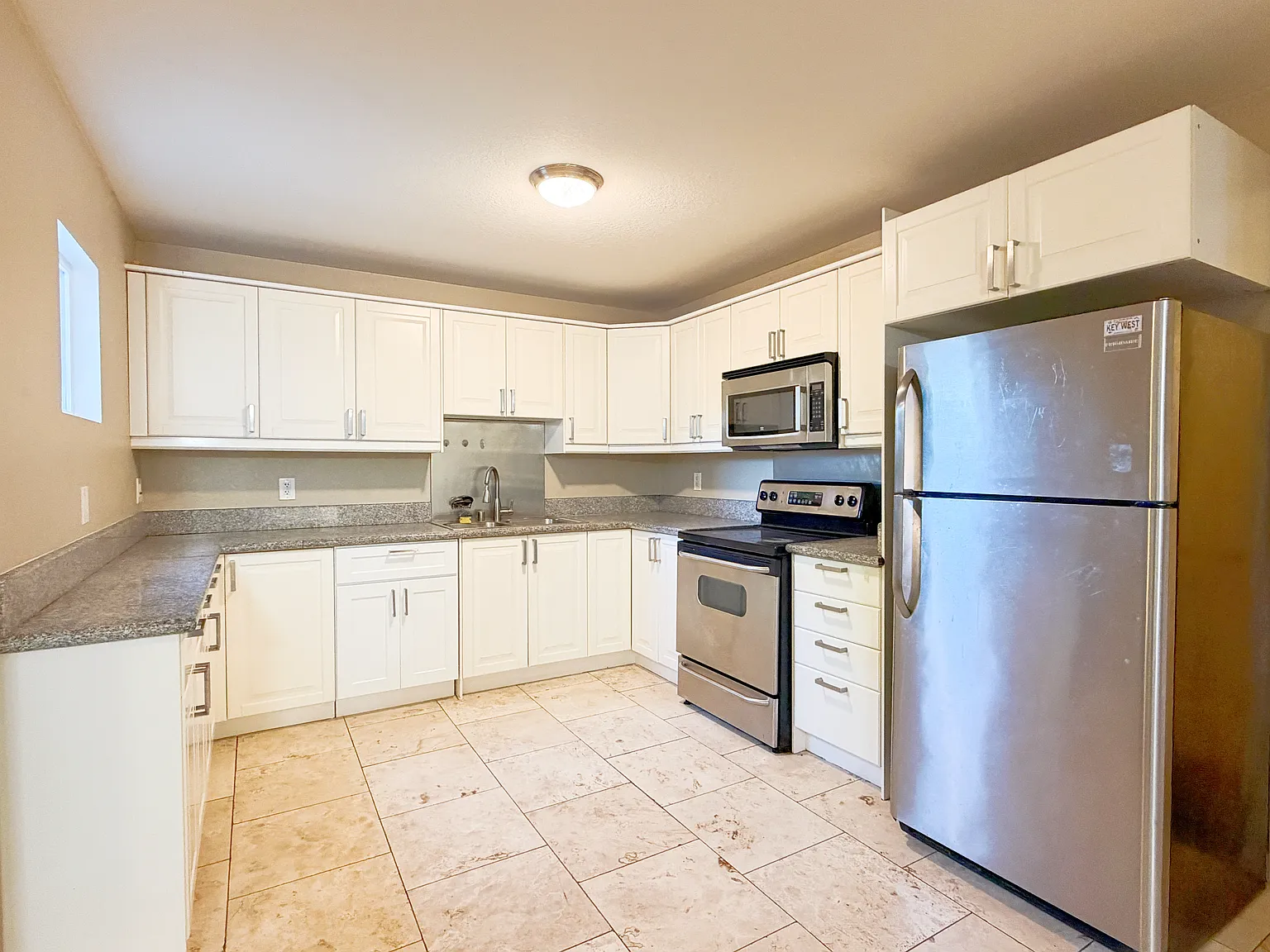 3 bed, 1.5 bath, 1400 sqft, $2,800 — Photo 3