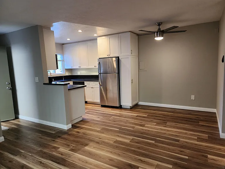 4840 W Mountain View Dr #7 — Photo 4