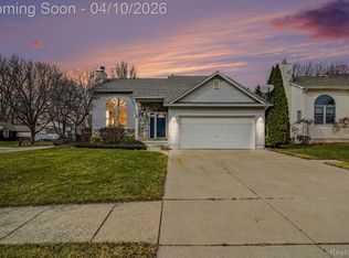 761 Peppermill Cir, Lapeer, MI