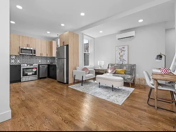 610 Maple St #2D, Brooklyn, NY 11203