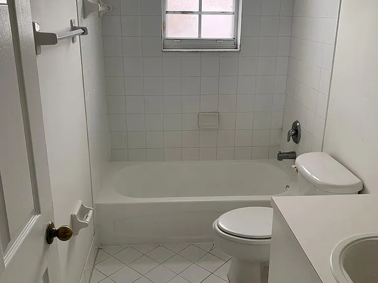 1570 NE 33rd Rd #201 — Photo 26