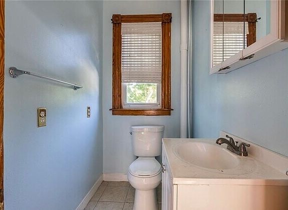4th image of 88 Thompson St #2