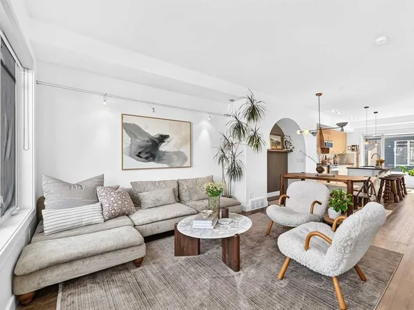 3532 W 21st St SW, Calgary, AB T2T 5B4