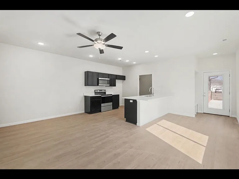 423 S All Hallows St — Photo 5