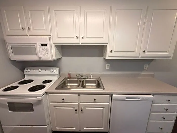 948 Wildwood Ln — Photo 13