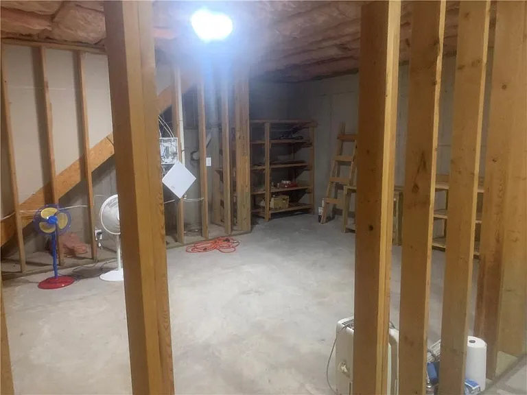 121 Creekwood Trl — Photo 17