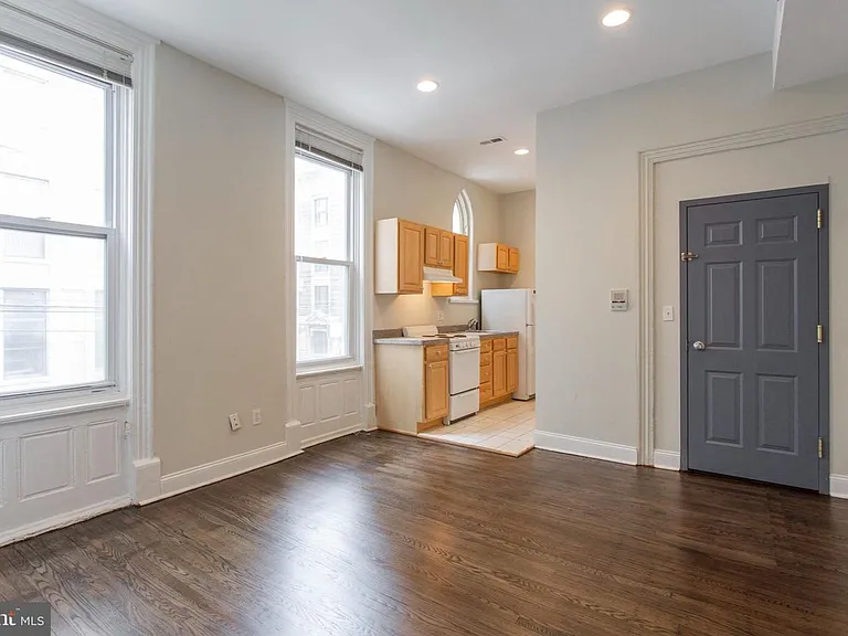 641 N 15th St #4 — Photo 3