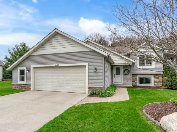1035 S Stoneridge Dr, Plainwell, MI 49080