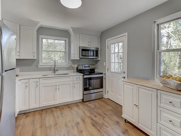 3325 Eastwood Dr — Photo 12