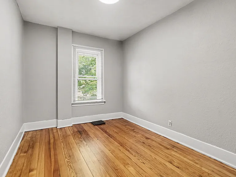 110 E Henry St #110 — Photo 8