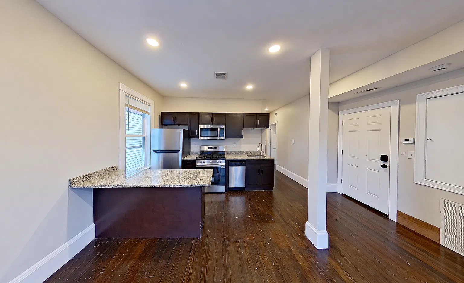 5 bed, 1014 sqft, $8,195 — Photo 1