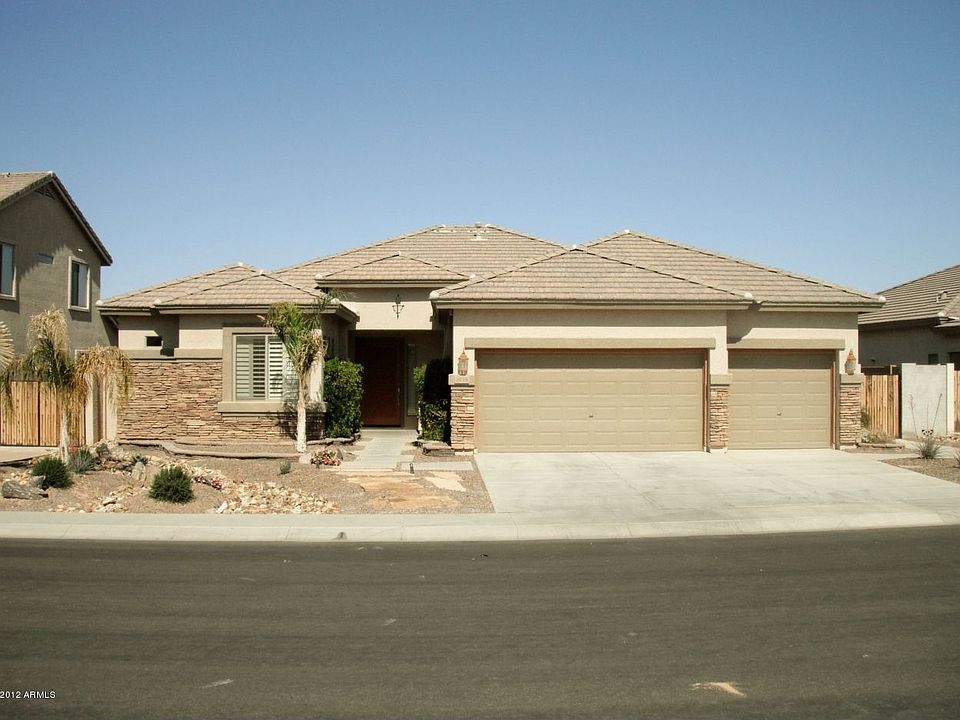 1st image of 3938 E Vallejo Dr