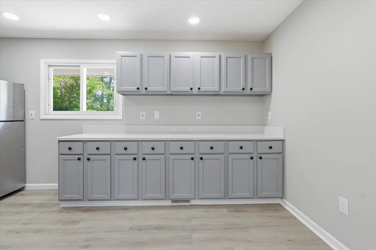 4 bed, 2000 sqft, $3,000 — Photo 2
