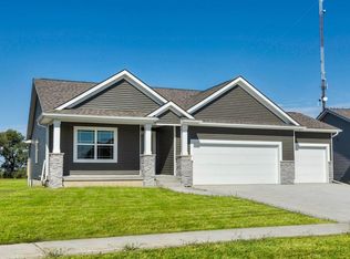 2806 SW Country Ln, Ankeny, IA 50023