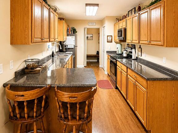 4th image of 1054 Greg Ln