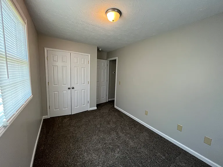 920 E Main St — Photo 11
