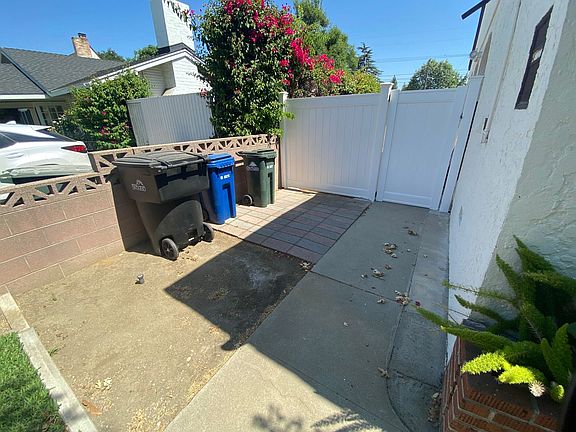 4th image of 124 E 6th St