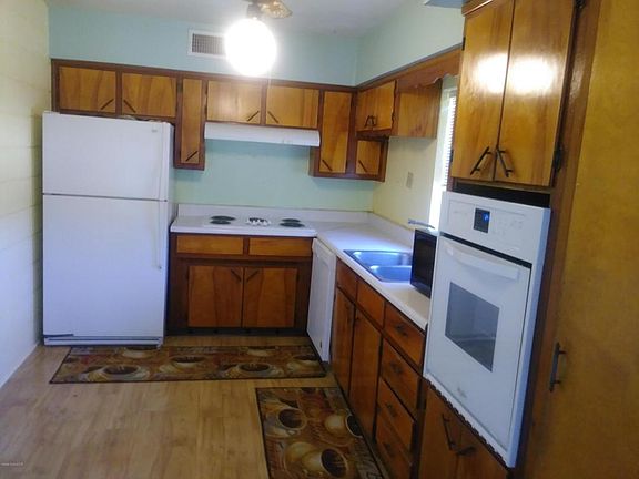 3rd image of 1635 West Ct