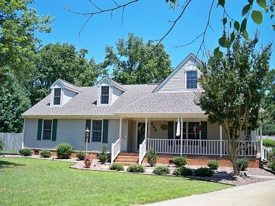 1st image of 660 Blackthorne Dr