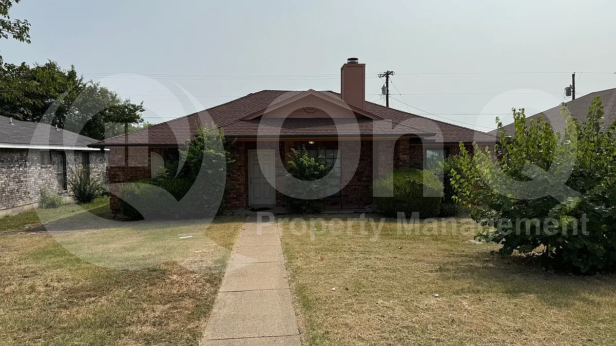 3 bed, 2.0 bath, 1383 sqft, $2,025 — Photo 2