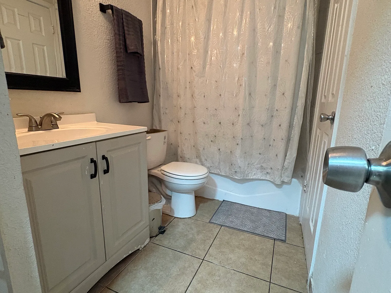 3 bed, 900 sqft, $1,500 — Photo 2