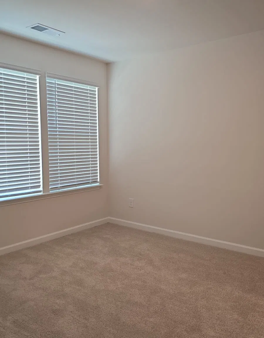 4 bed, 2105 sqft, $2,300 — Photo 4
