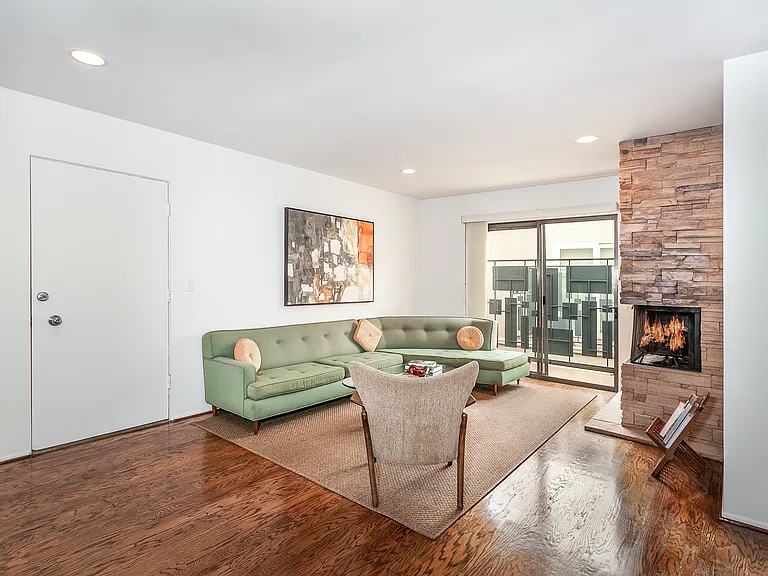 938 N San Vicente Blvd #20 — Photo 4