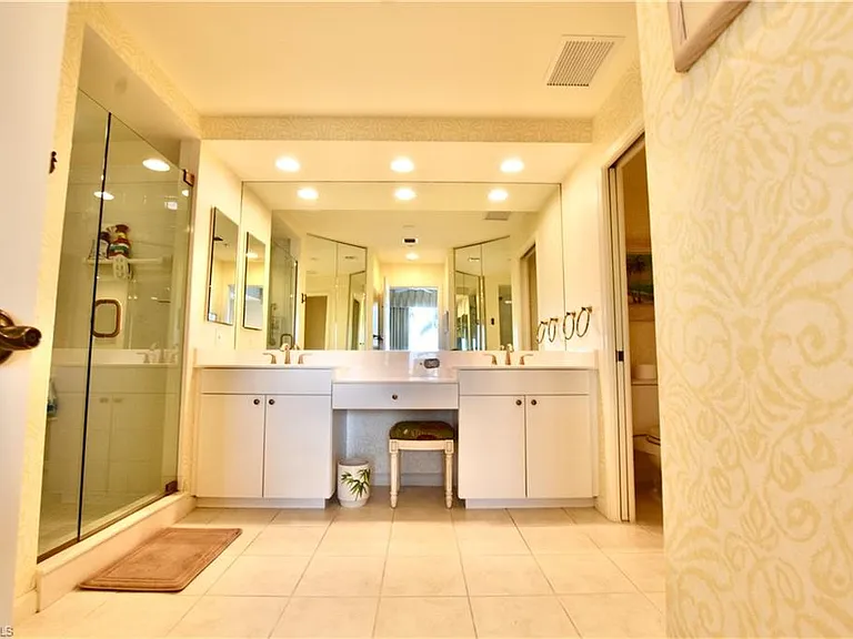 430 Cove Tower Dr #302 — Photo 15