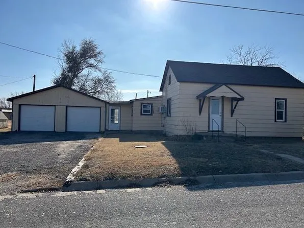 602 8th St, Victoria, KS 67671