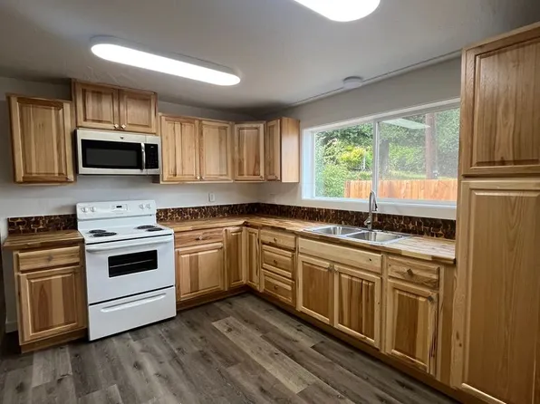 79916 Highway 99 Unit 1, Cottage Grove, OR 97424