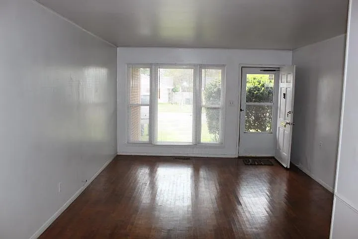 1500 Carlisle Ct — Photo 2