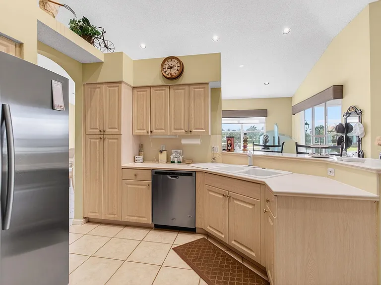 6862 Swansea Ln — Photo 23