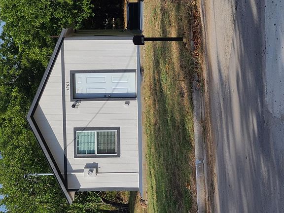 3rd image of 1201 E Tarrant St
