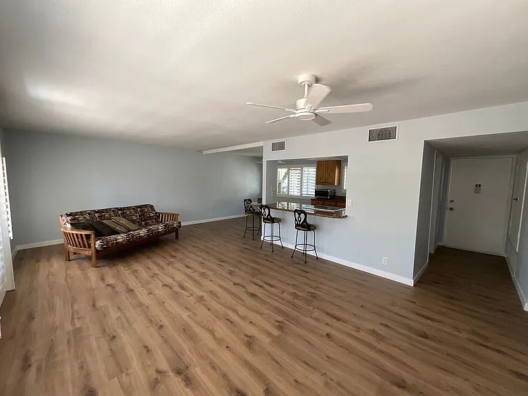1702 Capri Cir — Photo 4