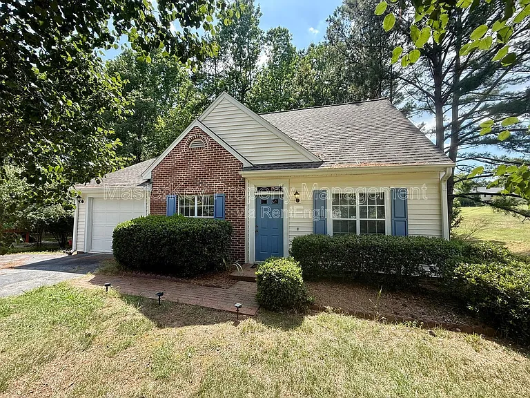 327 Saint Thomas Dr — Photo 1