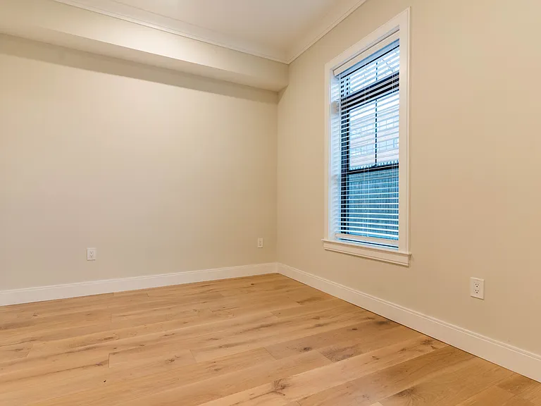 157 Everett St #102 — Photo 5