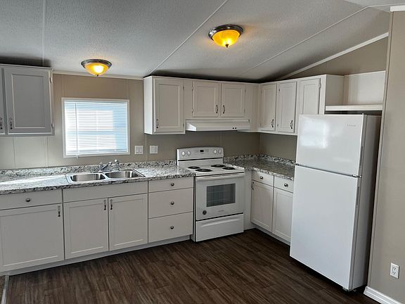 3rd image of 93 Margaret Dr