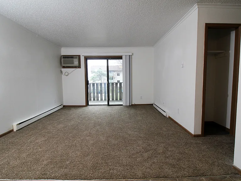 Sunburst Apts — Photo 9