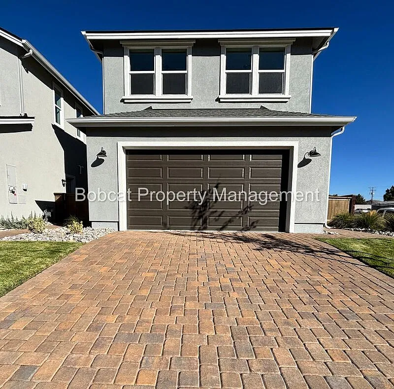 3 bed, 2.5 bath, 1849 sqft, $3,103 — Photo 2